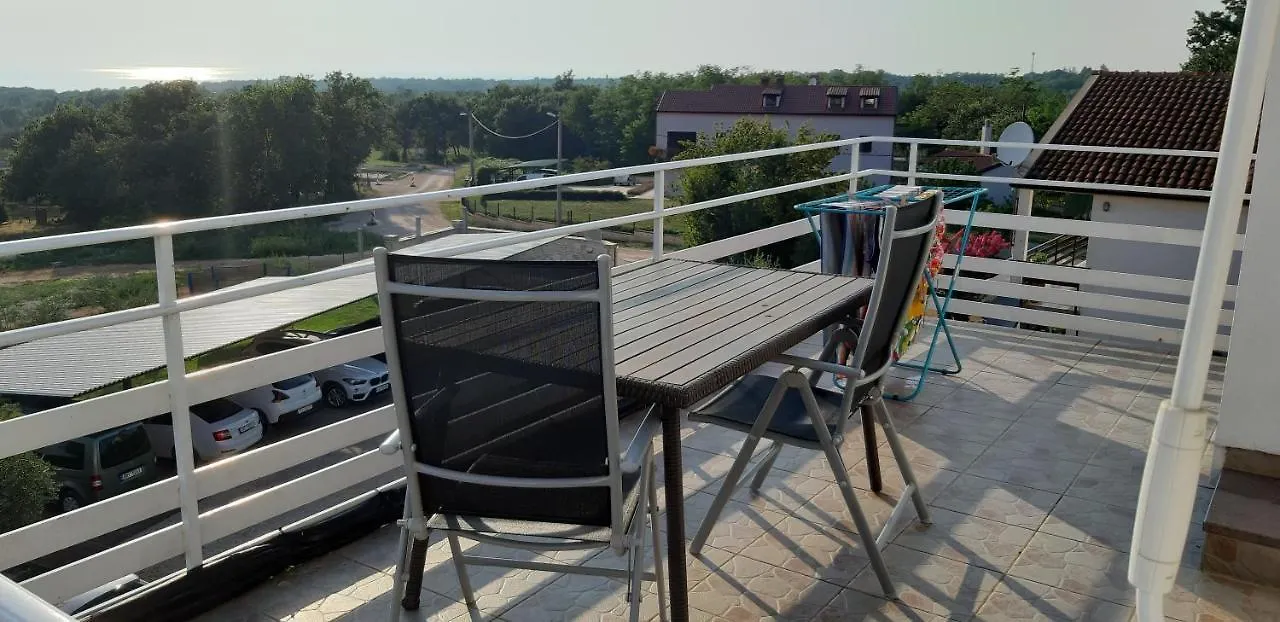 Apartments & Rooms Villa Adamovic ウマグ 4*, Lovrečica