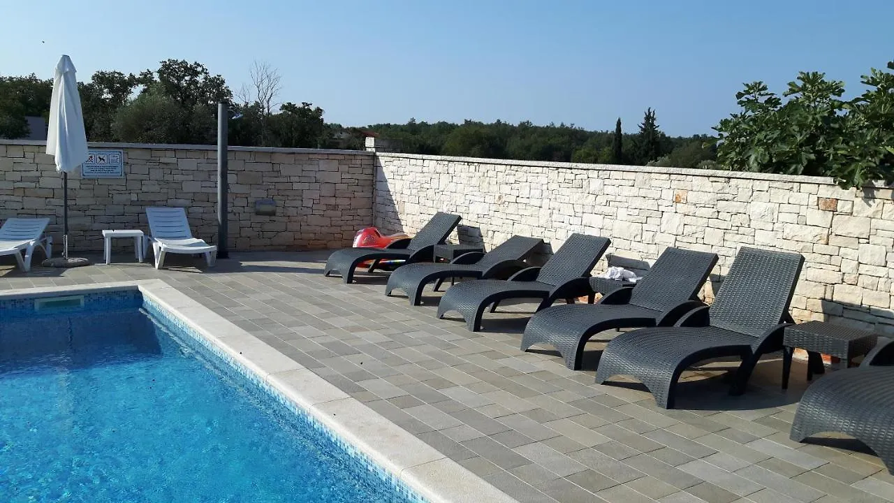 Apartments & Rooms Villa Adamovic Umag 4*,